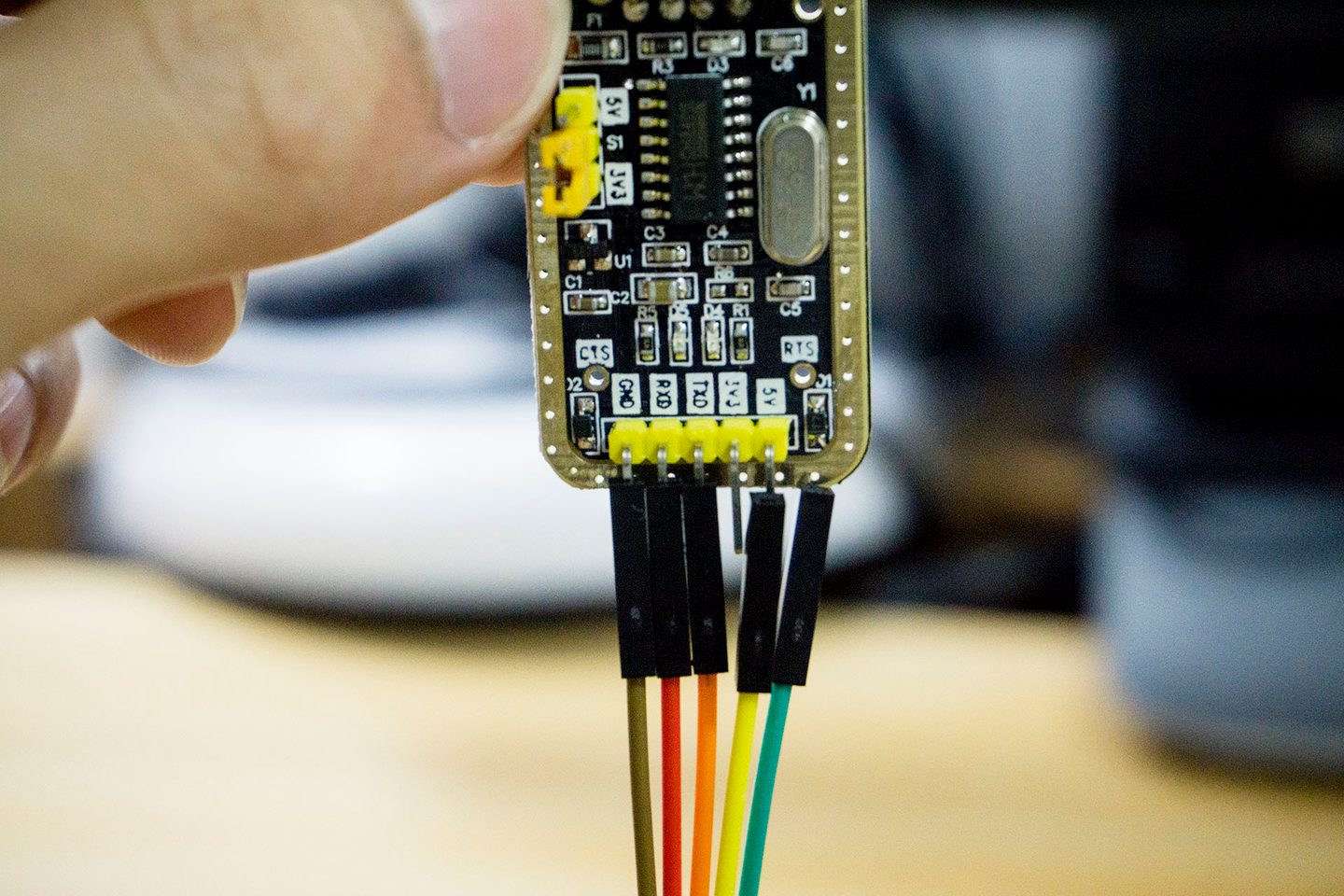 On the flashing cable connected to the serial module, the brown wire is connected to the GMD pin, the red wire is connected to the RXD pin, and the orange-yellow wire is connected to the TXD pin